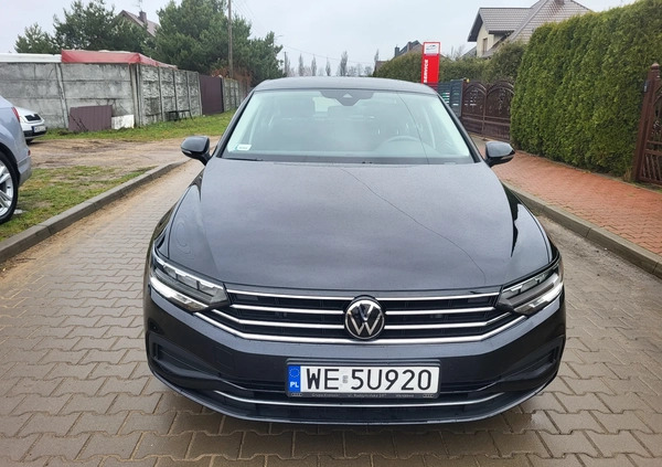 Volkswagen Passat cena 81500 przebieg: 37900, rok produkcji 2022 z Warszawa małe 667